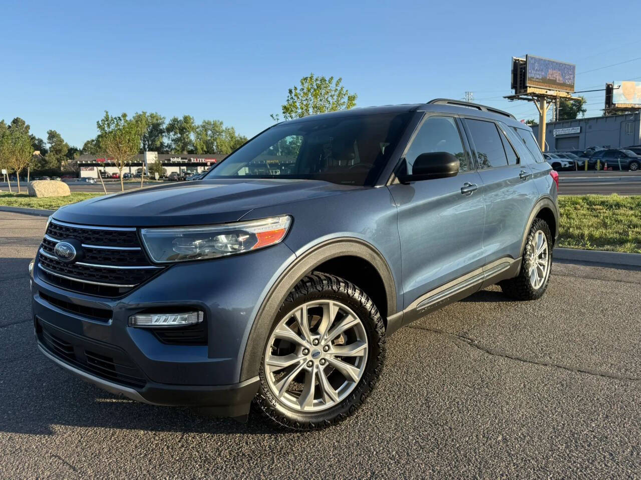 Blue 2020 Ford Explorer XLT AWD XLT 4dr SUV 1
