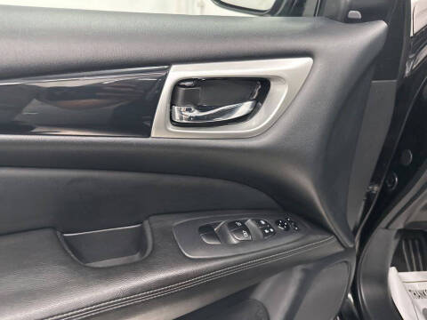 2020 Nissan Pathfinder SV