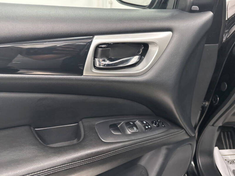 2020 Nissan Pathfinder SV