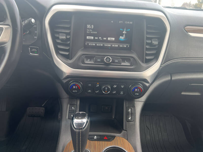 2017 GMC Acadia SLE-2