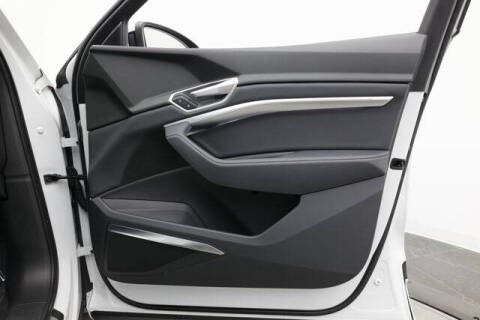 2022 Audi e-tron quattro Premium Plus