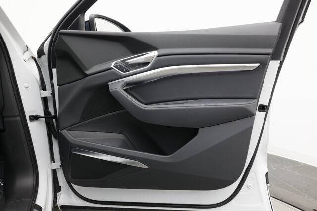 2022 Audi e-tron quattro Premium Plus