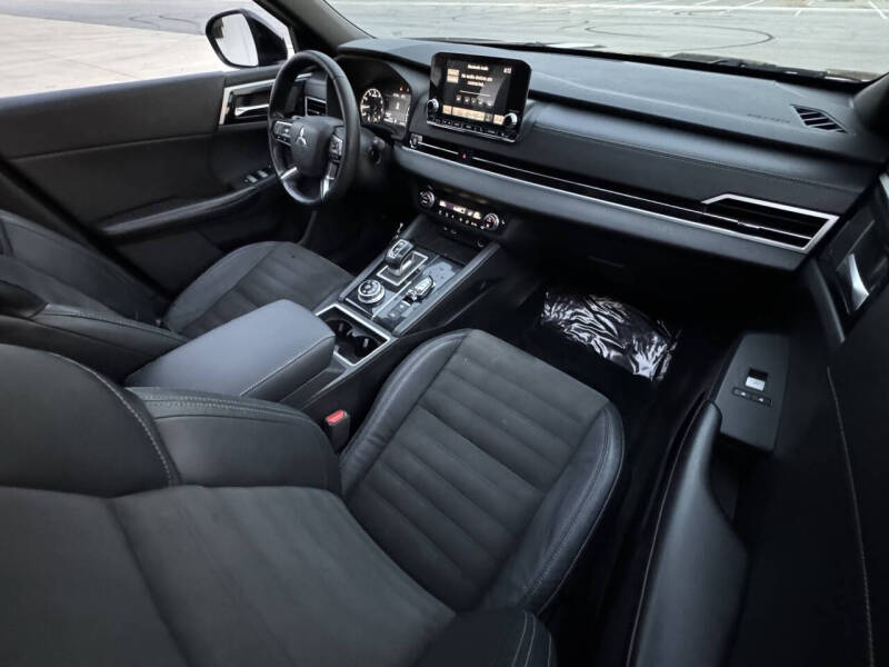 2022 Mitsubishi Outlander Black Edition