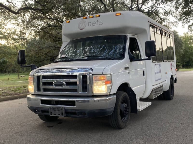 2014 Ford E-Series Cutaway Base's photo