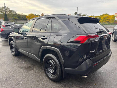 2020 Toyota RAV4 LE