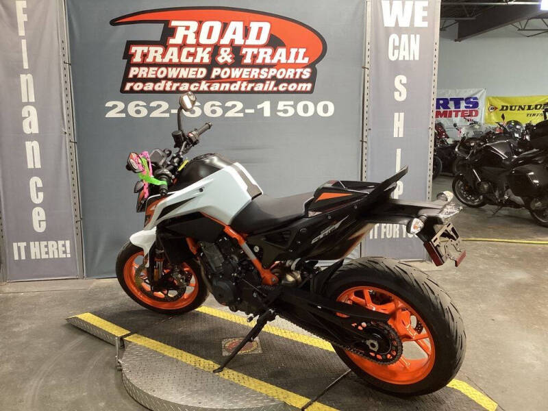 2020 KTM 890 Duke R
