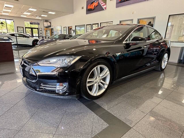 2015 Tesla Model S 1