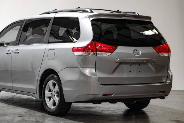 2012 Toyota Sienna LE 8-Passenger