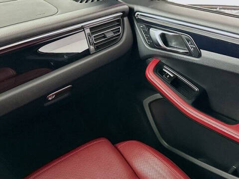 2023 Porsche Macan T