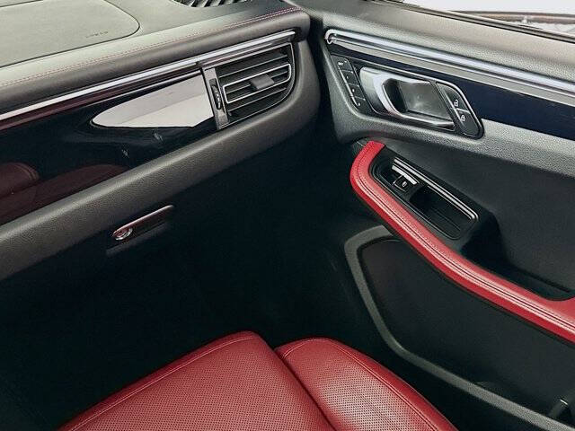 2023 Porsche Macan T