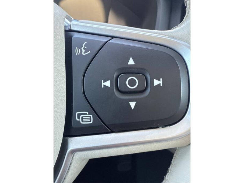 2019 Volvo XC60 T8 eAWD Momentum