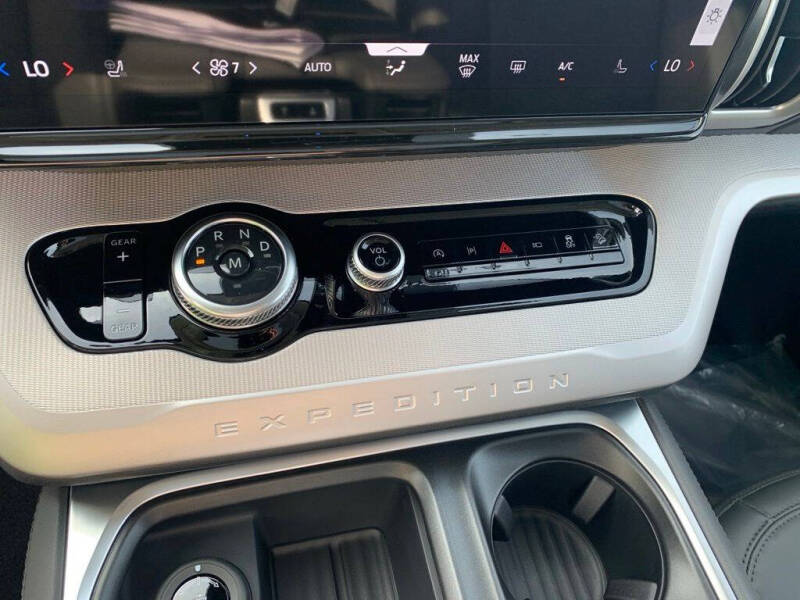 2027 Ford Expedition Active