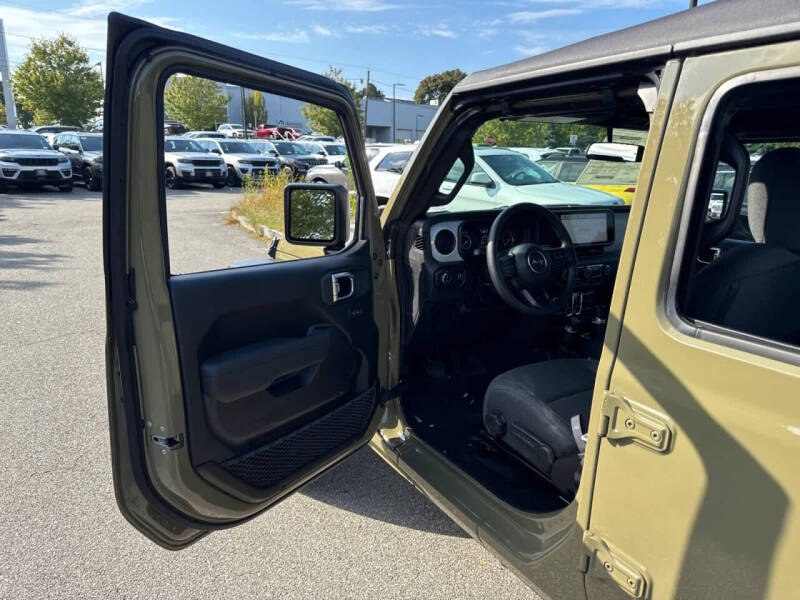 2025 Jeep Gladiator Sport