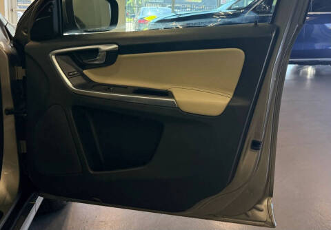 2016 Volvo XC60 T6 Drive-E