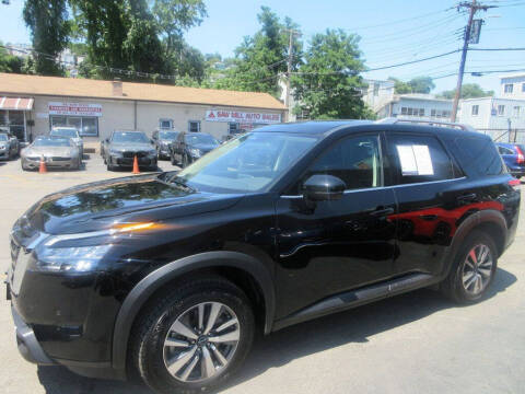 2025 Nissan Pathfinder SL