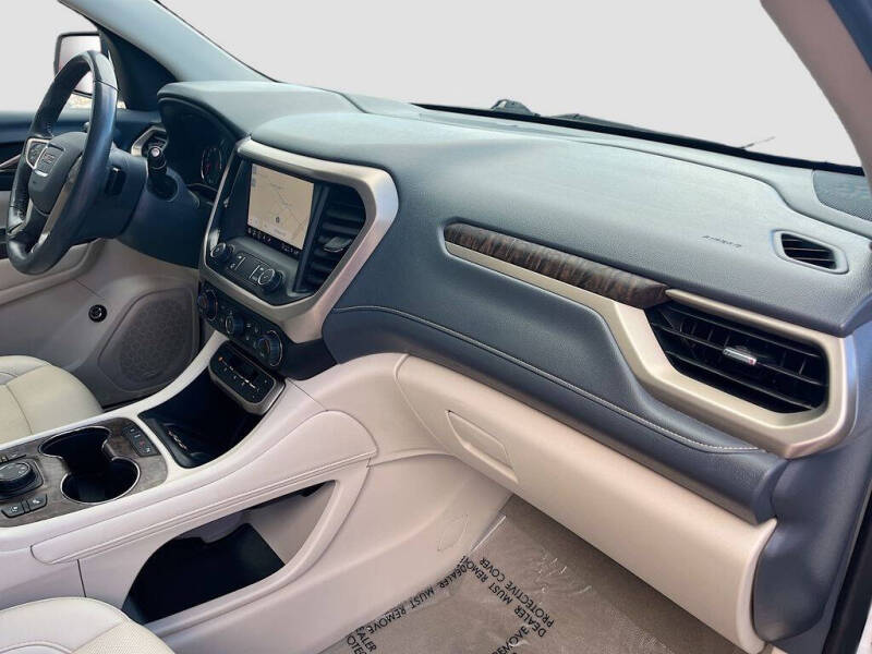 2022 GMC Acadia Denali