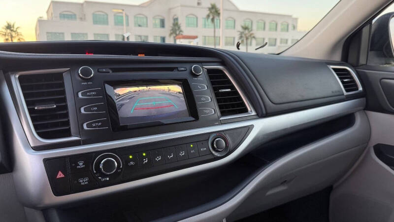 2018 Toyota Highlander LE