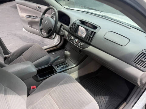 2005 Toyota Camry LE