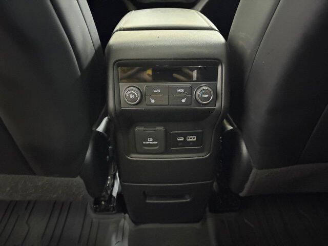 2022 GMC Acadia AT4