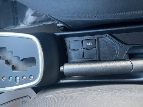 2017 Toyota Yaris 5-Door LE