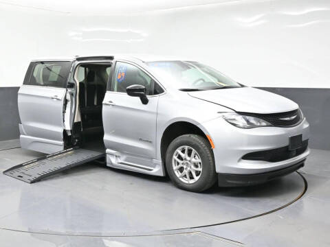 2024 Chrysler Voyager LX