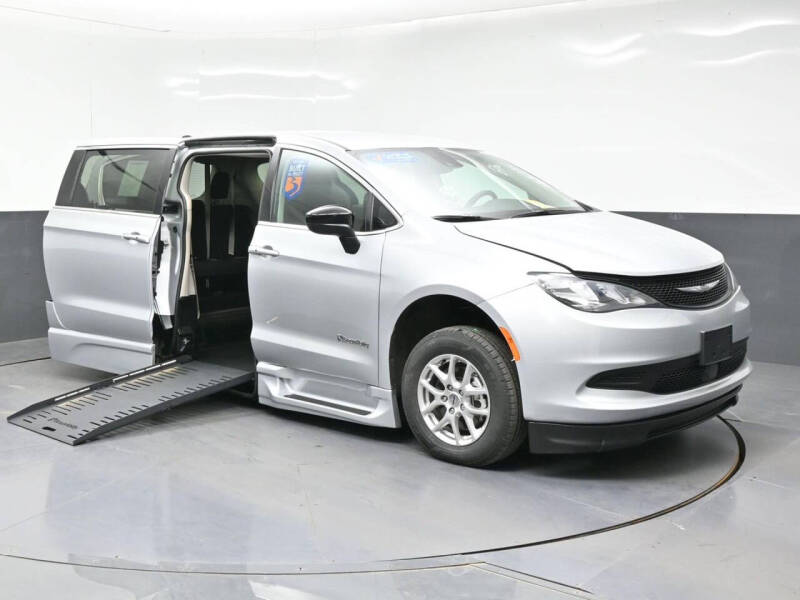 2024 Chrysler Voyager LX