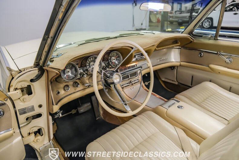 1962 Ford Thunderbird