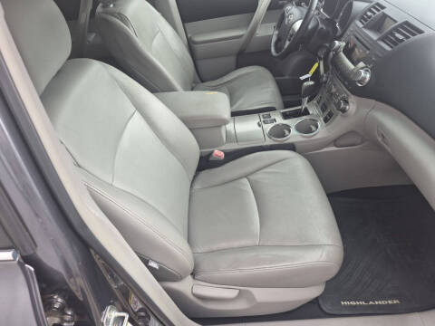 2011 Toyota Highlander SE