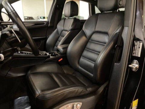 2023 Porsche Macan T