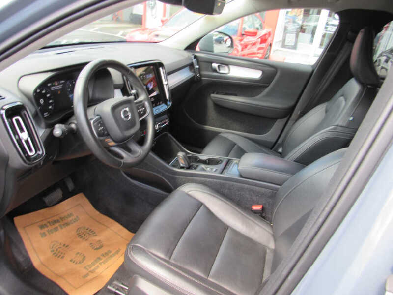 2021 Volvo XC40 T5 Momentum