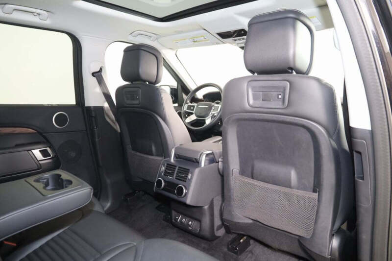 2023 Land Rover Discovery P300 S