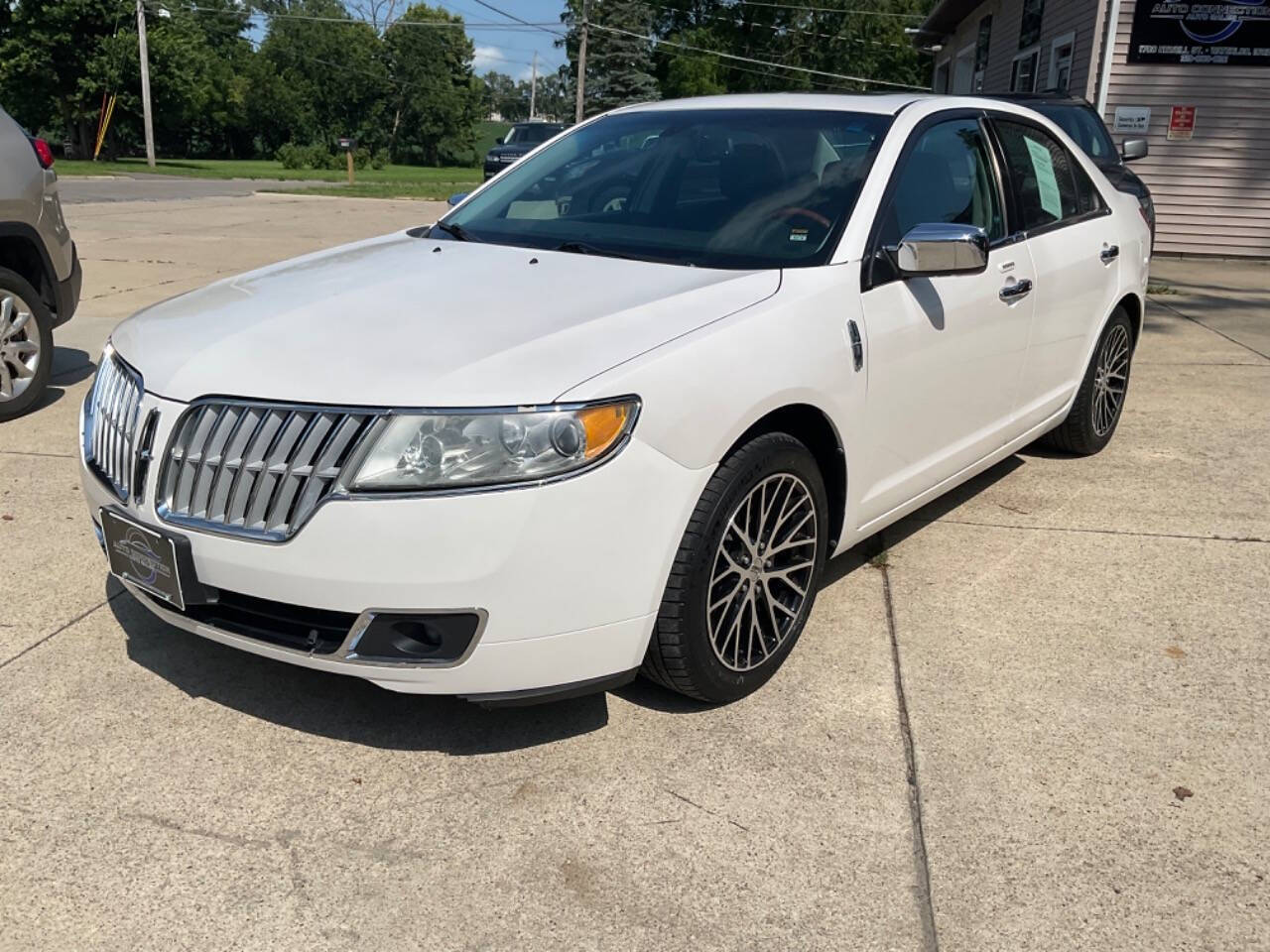 2010 Lincoln MKZ for sale at Auto Connection in Waterloo, IA