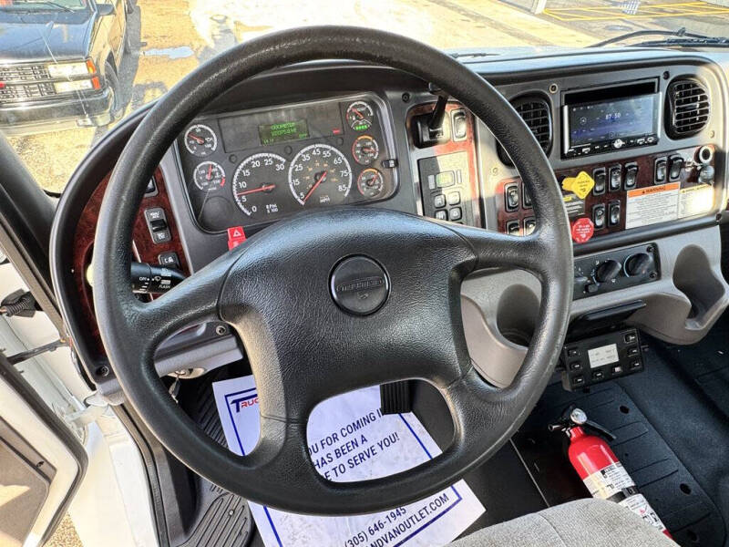 2017 Freightliner M2 106
