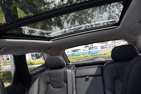 2022 Volvo XC60 B5 Momentum