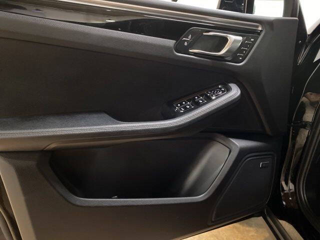2023 Porsche Macan T