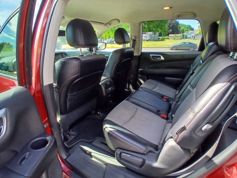 2020 Nissan Pathfinder SV
