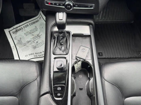 2022 Volvo XC90 T5 Momentum