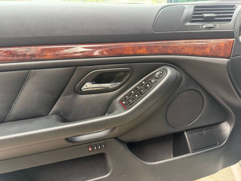2003 BMW 5 Series 525i