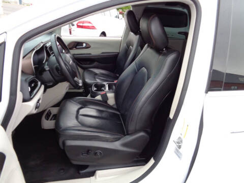 2017 Chrysler Pacifica Touring-L