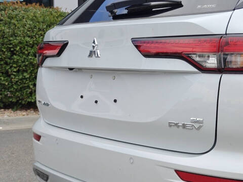 2025 Mitsubishi Outlander PHEV SE