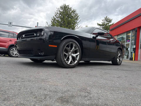 2017 Dodge Challenger SXT Plus