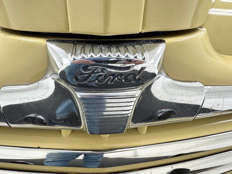 1947 Ford Super Deluxe