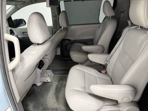 2016 Toyota Sienna XLE Premium 8-Passenger