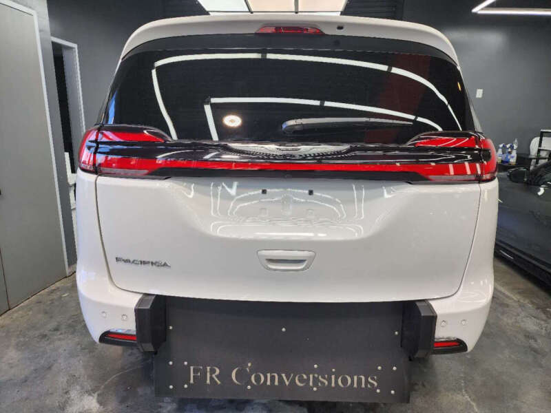 2024 Chrysler Pacifica Touring