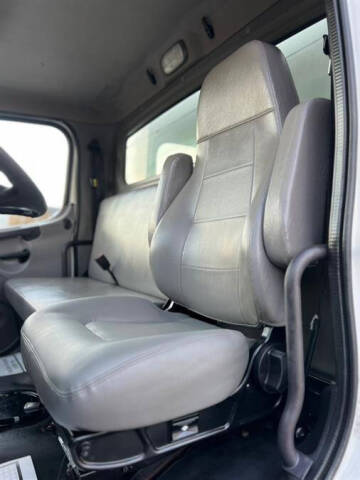 2020 Freightliner M2 106