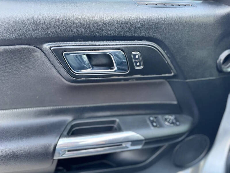 2016 Ford Mustang V6