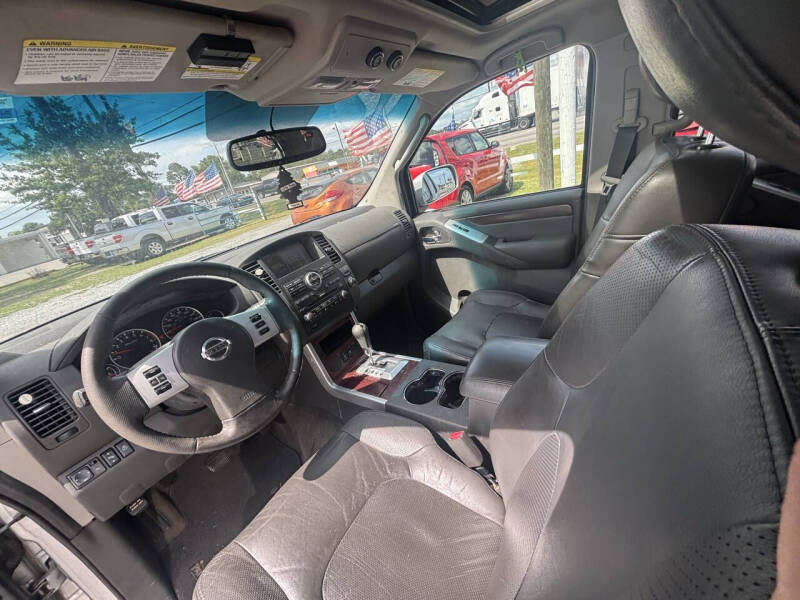 2011 Nissan Pathfinder LE
