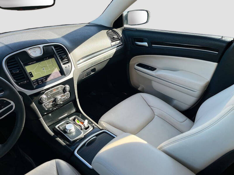 2023 Chrysler 300 Touring L