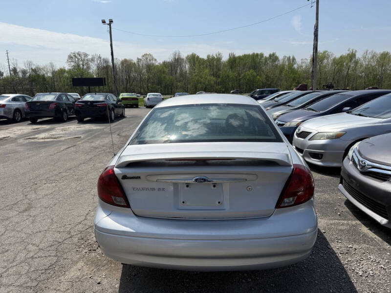2003 Ford Taurus SE
