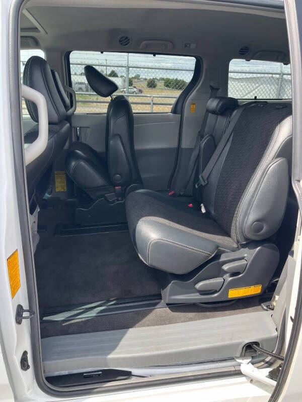 2014 Toyota Sienna SE 8-Passenger